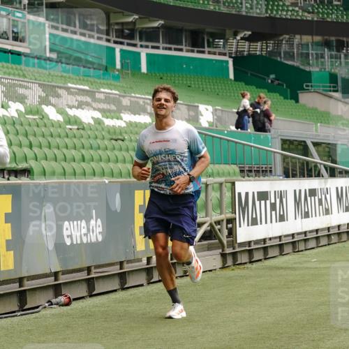 13.09.2026 - 21. swb-Marathon Bremen Michael Burmester http://msf.ph/oto/10431451 13.09.2026 12:27:16 Laufen im Stadion 103, 206, 238, 322, 420, 841, 875, 1161, 1187, 1352, 1724, 1840, 1917, 2032, 2143, 3662, 4264, 129, 149, 289, 798, 1483, 1490, 1567 meine-sportfotos.de