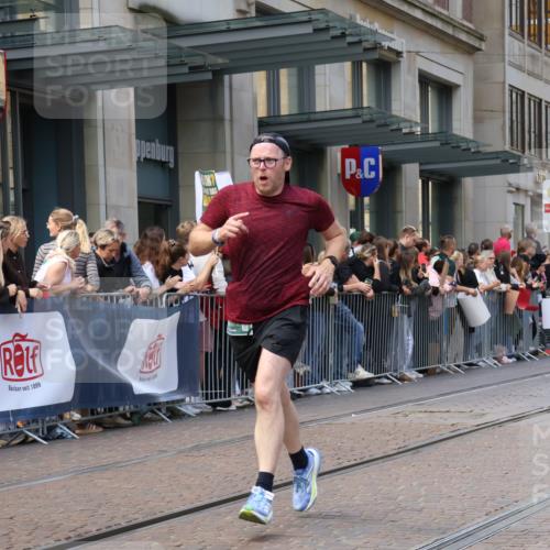 13.09.2026 - 21. swb-Marathon Bremen Strokosch-Dieckow http://msf.ph/oto/10431459 13.09.2026 13:11:19 Ziel 382, 3899, 4651, 5585, 6059, 7109, 8982, 8996, 13055, 335, 697, 1349, 2021, 2087, 3440, 3448, 3484, 3647, 3899, 4429, 5079, 6274, 6471, 6657, 8183, 8474, 9291, 9410, 9618, 9622, 9762 meine-sportfotos.de