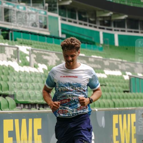 13.09.2026 - 21. swb-Marathon Bremen Michael Burmester http://msf.ph/oto/10431469 13.09.2026 12:27:17 Laufen im Stadion 103, 206, 238, 322, 420, 553, 841, 875, 1161, 1187, 1352, 1724, 1840, 1917, 2032, 2143, 3662, 4264, 129, 149, 289, 798, 1483, 1490, 1567 meine-sportfotos.de