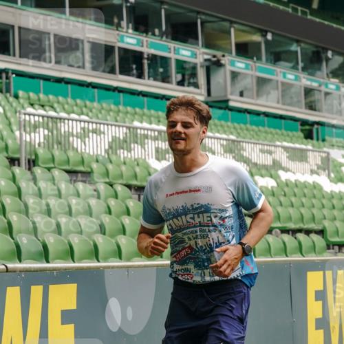 13.09.2026 - 21. swb-Marathon Bremen Michael Burmester http://msf.ph/oto/10431476 13.09.2026 12:27:18 Laufen im Stadion 103, 206, 238, 322, 420, 553, 841, 875, 1161, 1187, 1352, 1724, 1840, 1917, 2032, 2143, 3662, 4264, 129, 149, 289, 798, 1483, 1490, 1567 meine-sportfotos.de