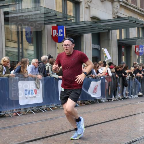 13.09.2026 - 21. swb-Marathon Bremen Strokosch-Dieckow http://msf.ph/oto/10431480 13.09.2026 13:11:19 Ziel 382, 3899, 4651, 5585, 6059, 7109, 8982, 8996, 13055, 335, 697, 1349, 2021, 2087, 3440, 3448, 3484, 3647, 3899, 4429, 5079, 6274, 6471, 6657, 8183, 8474, 9291, 9410, 9618, 9622, 9762 meine-sportfotos.de
