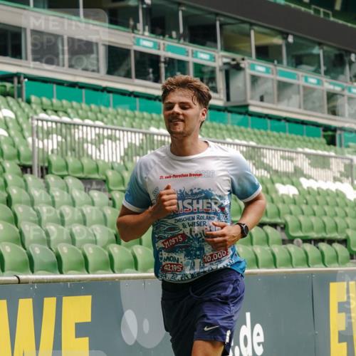 13.09.2026 - 21. swb-Marathon Bremen Michael Burmester http://msf.ph/oto/10431484 13.09.2026 12:27:19 Laufen im Stadion 103, 206, 238, 322, 420, 553, 841, 875, 1161, 1256, 1352, 1724, 1840, 1917, 2032, 2143, 3662, 4264, 129, 149, 289, 798, 1483, 1490, 1567 meine-sportfotos.de