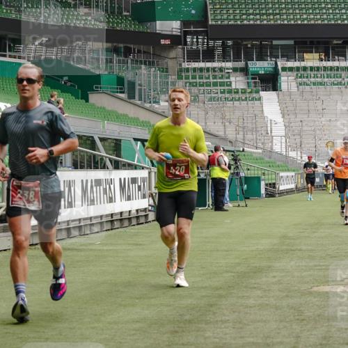 13.09.2026 - 21. swb-Marathon Bremen Michael Burmester http://msf.ph/oto/10431517 13.09.2026 12:27:32 Laufen im Stadion 103, 206, 238, 322, 358, 420, 553, 574, 841, 875, 1161, 1253, 1256, 1352, 1525, 1724, 1783, 1917, 2032, 3662, 4264, 129, 149, 289, 798, 1483, 1490, 1544, 1567 meine-sportfotos.de