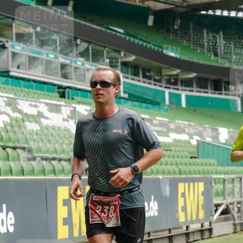 13.09.2026 - 21. swb-Marathon Bremen Michael Burmester http://msf.ph/oto/10431529 13.09.2026 12:27:34 Laufen im Stadion 103, 206, 238, 322, 358, 420, 553, 574, 841, 875, 1161, 1253, 1256, 1352, 1525, 1724, 1783, 1917, 2032, 3662, 4264, 129, 149, 289, 798, 1313, 1483, 1490, 1544, 1567 meine-sportfotos.de