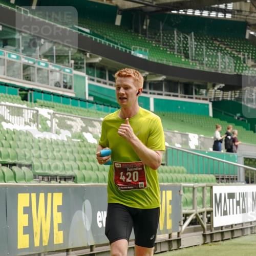 13.09.2026 - 21. swb-Marathon Bremen Michael Burmester http://msf.ph/oto/10431543 13.09.2026 12:27:35 Laufen im Stadion 103, 206, 238, 322, 358, 420, 553, 574, 841, 875, 1161, 1253, 1256, 1352, 1525, 1724, 1783, 1917, 2032, 3662, 4264, 149, 289, 798, 1313, 1483, 1490, 1544, 1567 meine-sportfotos.de