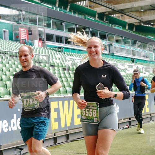 13.09.2026 - 21. swb-Marathon Bremen Michael Burmester http://msf.ph/oto/10431555 13.09.2026 13:04:19 Laufen im Stadion 178, 209, 210, 488, 534, 565, 596, 725, 762, 881, 940, 1014, 1239, 1307, 1343, 1373, 1456, 1458, 1460, 1479, 1611, 1627, 1649, 1653, 1656, 1687, 1771, 1780, 1914, 1932, 1941, 2023, 2126, 2223, 2369, 2430, 2434, 2452, 2513, 2625, 2723, 2851, 2867, 2872, 2891, 2900, 2910, 2919, 2934, 2957, 2959, 2977, 3028, 3135, 3217, 3320, 3343, 3360, 3402, 3419, 3425, 3454, 3460, 3510, 3521, 3579, 3597, 3618, 3796, 3846, 3859, 3909, 3970, 4077, 242 meine-sportfotos.de