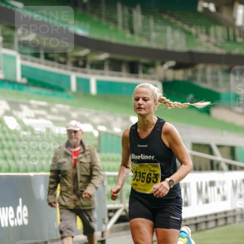 13.09.2026 - 21. swb-Marathon Bremen Michael Burmester http://msf.ph/oto/10431583 13.09.2026 10:22:50 Laufen im Stadion 10235, 10244, 10302, 10441, 10575, 10782, 10926, 11083, 11127, 11198, 11227, 11338, 11454, 11619, 11713, 11721, 11738, 11854, 11916, 11944, 12003, 12053, 12209, 12339, 12370, 12395, 12404, 12520, 12538, 13507, 13513, 13519, 13535, 13539, 13551, 13553, 13556, 13559, 13563, 13568, 13584, 13587, 13606, 13608, 13616, 13636, 13641, 13642, 10366, 10475, 11481, 11652, 13530, 13533, 13534, 13536, 13541, 13543, 13564 meine-sportfotos.de