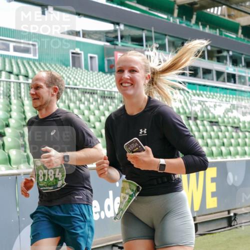 13.09.2026 - 21. swb-Marathon Bremen Michael Burmester http://msf.ph/oto/10431602 13.09.2026 13:04:19 Laufen im Stadion 178, 209, 210, 488, 534, 565, 596, 725, 762, 881, 940, 1014, 1239, 1307, 1343, 1373, 1456, 1458, 1460, 1479, 1611, 1627, 1649, 1653, 1656, 1687, 1771, 1780, 1914, 1932, 1941, 2023, 2126, 2223, 2369, 2430, 2434, 2452, 2513, 2625, 2723, 2851, 2867, 2872, 2891, 2900, 2910, 2919, 2934, 2957, 2959, 2977, 3028, 3135, 3217, 3320, 3343, 3360, 3402, 3419, 3425, 3454, 3460, 3510, 3521, 3579, 3597, 3618, 3796, 3846, 3859, 3909, 3970, 4077, 242 meine-sportfotos.de