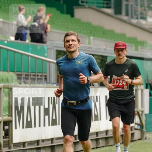 13.09.2026 - 21. swb-Marathon Bremen Michael Burmester http://msf.ph/oto/10431614 13.09.2026 12:27:48 Laufen im Stadion 103, 206, 238, 322, 358, 420, 553, 574, 649, 841, 1161, 1253, 1256, 1352, 1391, 1525, 1724, 1783, 1917, 2032, 3662, 4264, 149, 289, 798, 814, 1313, 1483, 1490, 1544, 1567 meine-sportfotos.de