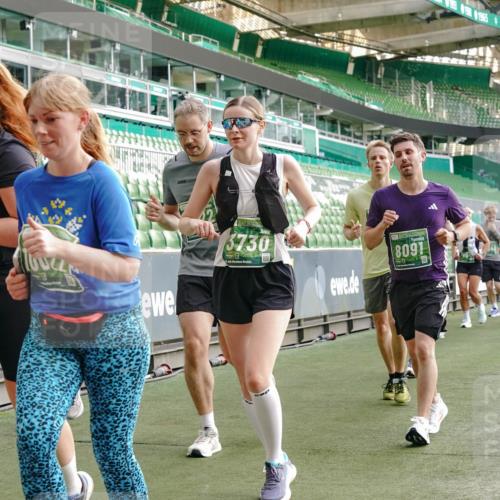 13.09.2026 - 21. swb-Marathon Bremen Michael Burmester http://msf.ph/oto/10431625 13.09.2026 13:29:02 Laufen im Stadion 111, 171, 220, 422, 476, 478, 685, 726, 729, 754, 829, 888, 925, 986, 1079, 1217, 1220, 1242, 1270, 1298, 1325, 1384, 1496, 1615, 1741, 1777, 1886, 1958, 1984, 2236, 2238, 2326, 2365, 2436, 2472, 2502, 2546, 2574, 2593, 2740, 2743, 2830, 2862, 2868, 2924, 2991, 3020, 3053, 3061, 3129, 3154, 3238, 3274, 3286, 3321, 3361, 3563, 3589, 3594, 3595, 3605, 3678, 3694, 3755, 3758, 3798, 3826, 3853, 3885, 3898, 3953, 3965, 3971, 3987, 4011, 4108, 4238, 4457, 4660 meine-sportfotos.de