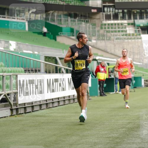 13.09.2026 - 21. swb-Marathon Bremen Michael Burmester http://msf.ph/oto/10431634 13.09.2026 10:22:58 Laufen im Stadion 10235, 10302, 10341, 10441, 10575, 10592, 10782, 10926, 11083, 11127, 11198, 11227, 11338, 11454, 11619, 11713, 11721, 11738, 11854, 11916, 11944, 12003, 12053, 12209, 12339, 12370, 12395, 12404, 12520, 12538, 13507, 13513, 13519, 13535, 13539, 13551, 13553, 13556, 13559, 13563, 13584, 13587, 13608, 13616, 13636, 13641, 13642, 10366, 10475, 11481, 11652, 13530, 13533, 13534, 13536, 13541, 13564 meine-sportfotos.de
