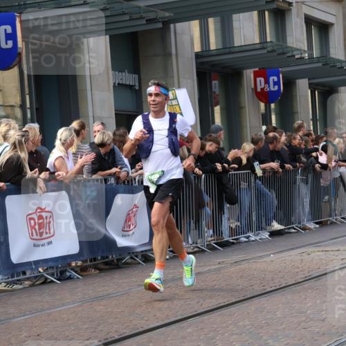13.09.2026 - 21. swb-Marathon Bremen Strokosch-Dieckow http://msf.ph/oto/10431647 13.09.2026 13:11:27 Ziel 826, 863, 4368, 4651, 5521, 5585, 5893, 6059, 6668, 8982, 8996, 9398, 13055, 382, 1349, 2087, 3440, 3448, 3484, 3647, 3899, 4429, 6274, 7109, 8474, 9291, 9618, 9762 meine-sportfotos.de