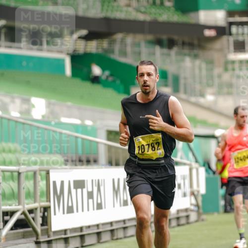 13.09.2026 - 21. swb-Marathon Bremen Michael Burmester http://msf.ph/oto/10431649 13.09.2026 10:22:59 Laufen im Stadion 10235, 10302, 10341, 10441, 10575, 10592, 10782, 10926, 11083, 11127, 11198, 11227, 11338, 11454, 11619, 11713, 11721, 11738, 11854, 11916, 11944, 12003, 12053, 12209, 12339, 12370, 12395, 12404, 12520, 12538, 13507, 13513, 13519, 13535, 13539, 13551, 13553, 13556, 13559, 13563, 13584, 13587, 13608, 13616, 13636, 13641, 13642, 10366, 10475, 11481, 11652, 13530, 13533, 13534, 13536, 13541, 13564 meine-sportfotos.de