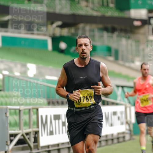 13.09.2026 - 21. swb-Marathon Bremen Michael Burmester http://msf.ph/oto/10431675 13.09.2026 10:23:00 Laufen im Stadion 10235, 10302, 10341, 10441, 10575, 10592, 10782, 10926, 11083, 11127, 11198, 11227, 11338, 11426, 11454, 11619, 11713, 11721, 11738, 11854, 11916, 11944, 12003, 12053, 12144, 12209, 12339, 12370, 12395, 12404, 12520, 12538, 13507, 13513, 13519, 13535, 13539, 13551, 13553, 13556, 13559, 13563, 13584, 13587, 13608, 13616, 13636, 13641, 13642, 10366, 10475, 11481, 11652, 13530, 13533, 13534, 13536, 13541, 13564 meine-sportfotos.de