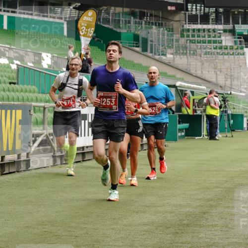 13.09.2026 - 21. swb-Marathon Bremen Michael Burmester http://msf.ph/oto/10431679 13.09.2026 12:27:55 Laufen im Stadion 103, 238, 322, 358, 420, 553, 574, 649, 841, 1161, 1253, 1256, 1352, 1391, 1428, 1525, 1724, 1783, 1917, 2032, 3662, 4264, 149, 289, 798, 814, 1313, 1483, 1490, 1544, 1567 meine-sportfotos.de