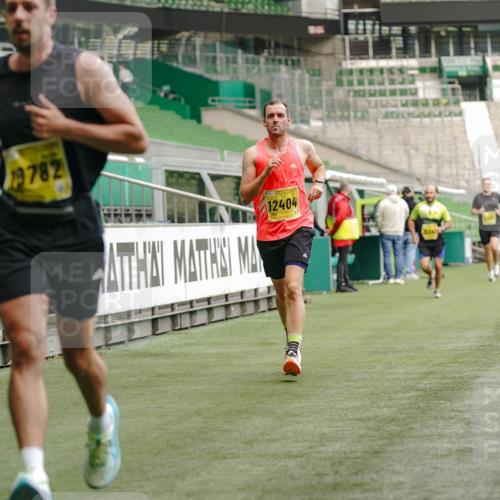 13.09.2026 - 21. swb-Marathon Bremen Michael Burmester http://msf.ph/oto/10431692 13.09.2026 10:23:01 Laufen im Stadion 10235, 10302, 10341, 10441, 10575, 10592, 10782, 10926, 11083, 11127, 11198, 11227, 11338, 11373, 11426, 11454, 11619, 11713, 11721, 11738, 11854, 11916, 11944, 12003, 12053, 12144, 12209, 12339, 12370, 12395, 12404, 12538, 13507, 13513, 13519, 13535, 13539, 13551, 13553, 13556, 13559, 13563, 13584, 13587, 13608, 13616, 13636, 13641, 13642, 10366, 10475, 11481, 11652, 13530, 13533, 13534, 13536, 13541, 13564 meine-sportfotos.de