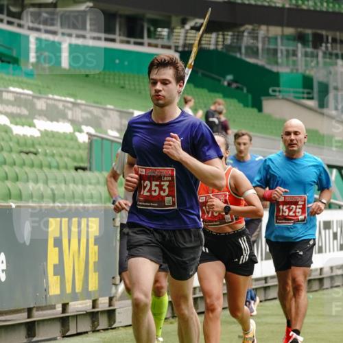 13.09.2026 - 21. swb-Marathon Bremen Michael Burmester http://msf.ph/oto/10431695 13.09.2026 12:27:56 Laufen im Stadion 103, 238, 322, 358, 420, 553, 574, 649, 841, 1161, 1253, 1256, 1352, 1391, 1428, 1525, 1724, 1783, 1917, 2032, 3662, 4264, 149, 289, 798, 814, 1313, 1483, 1490, 1544, 1567 meine-sportfotos.de