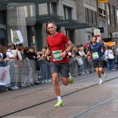 13.09.2026 - 21. swb-Marathon Bremen Strokosch-Dieckow http://msf.ph/oto/10431698 13.09.2026 13:11:29 Ziel 826, 863, 4368, 4651, 4698, 5521, 5585, 5893, 6059, 6668, 8996, 9398, 13055, 382, 1349, 2087, 3440, 3448, 3484, 3899, 4429, 6274, 7109, 8474, 8982, 9291, 9618, 9762 meine-sportfotos.de