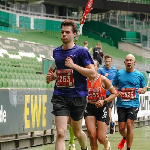 13.09.2026 - 21. swb-Marathon Bremen Michael Burmester http://msf.ph/oto/10431703 13.09.2026 12:27:56 Laufen im Stadion 103, 238, 322, 358, 420, 553, 574, 649, 841, 1161, 1253, 1256, 1352, 1391, 1428, 1525, 1724, 1783, 1917, 2032, 3662, 4264, 149, 289, 798, 814, 1313, 1483, 1490, 1544, 1567 meine-sportfotos.de