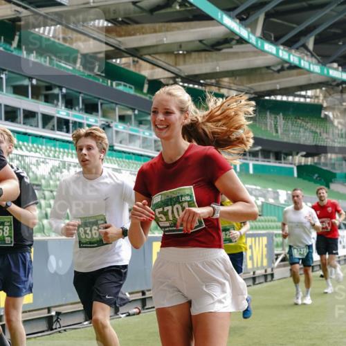 13.09.2026 - 21. swb-Marathon Bremen Michael Burmester http://msf.ph/oto/10431706 13.09.2026 13:04:22 Laufen im Stadion 178, 209, 210, 488, 534, 565, 596, 725, 762, 881, 940, 1014, 1239, 1307, 1343, 1373, 1456, 1458, 1460, 1479, 1611, 1627, 1649, 1653, 1656, 1687, 1771, 1780, 1914, 1932, 1941, 2023, 2089, 2126, 2223, 2369, 2430, 2434, 2452, 2513, 2602, 2625, 2723, 2851, 2867, 2872, 2891, 2910, 2919, 2934, 2957, 2959, 2977, 3028, 3135, 3217, 3320, 3343, 3360, 3402, 3419, 3425, 3454, 3460, 3510, 3521, 3579, 3597, 3618, 3796, 3846, 3859, 3909, 3970, 4077, 242 meine-sportfotos.de