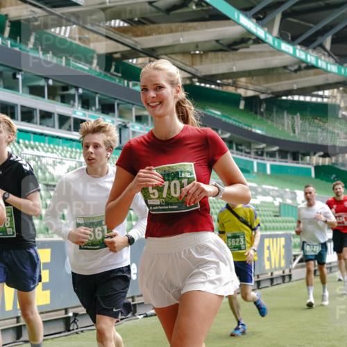 13.09.2026 - 21. swb-Marathon Bremen Michael Burmester http://msf.ph/oto/10431714 13.09.2026 13:04:22 Laufen im Stadion 178, 209, 210, 488, 534, 565, 596, 725, 762, 881, 940, 1014, 1239, 1307, 1343, 1373, 1456, 1458, 1460, 1479, 1611, 1627, 1649, 1653, 1656, 1687, 1771, 1780, 1914, 1932, 1941, 2023, 2089, 2126, 2223, 2369, 2430, 2434, 2452, 2513, 2602, 2625, 2723, 2851, 2867, 2872, 2891, 2910, 2919, 2934, 2957, 2959, 2977, 3028, 3135, 3217, 3320, 3343, 3360, 3402, 3419, 3425, 3454, 3460, 3510, 3521, 3579, 3597, 3618, 3796, 3846, 3859, 3909, 3970, 4077, 242 meine-sportfotos.de
