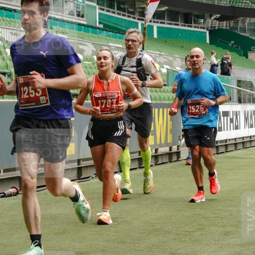 13.09.2026 - 21. swb-Marathon Bremen Michael Burmester http://msf.ph/oto/10431726 13.09.2026 12:27:58 Laufen im Stadion 103, 238, 322, 358, 420, 553, 574, 649, 841, 1161, 1253, 1256, 1352, 1391, 1428, 1525, 1724, 1783, 1917, 2032, 3662, 4264, 149, 289, 798, 814, 1313, 1483, 1490, 1544, 1567 meine-sportfotos.de