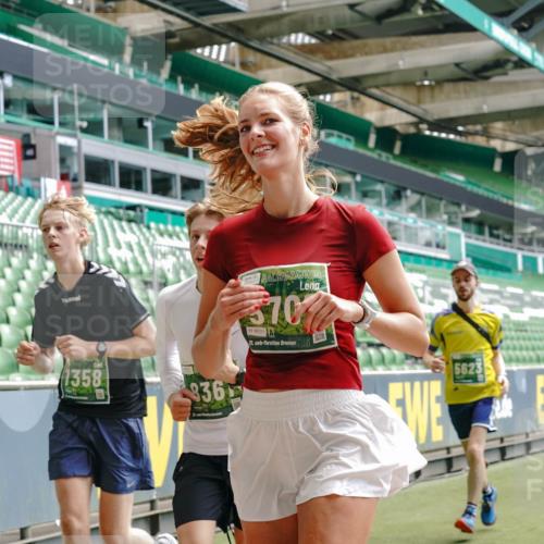 13.09.2026 - 21. swb-Marathon Bremen Michael Burmester http://msf.ph/oto/10431739 13.09.2026 13:04:22 Laufen im Stadion 178, 209, 210, 488, 534, 565, 596, 725, 762, 881, 940, 1014, 1239, 1307, 1343, 1373, 1456, 1458, 1460, 1479, 1611, 1627, 1649, 1653, 1656, 1687, 1771, 1780, 1914, 1932, 1941, 2023, 2089, 2126, 2223, 2369, 2430, 2434, 2452, 2513, 2602, 2625, 2723, 2851, 2867, 2872, 2891, 2910, 2919, 2934, 2957, 2959, 2977, 3028, 3135, 3217, 3320, 3343, 3360, 3402, 3419, 3425, 3454, 3460, 3510, 3521, 3579, 3597, 3618, 3796, 3846, 3859, 3909, 3970, 4077, 242 meine-sportfotos.de