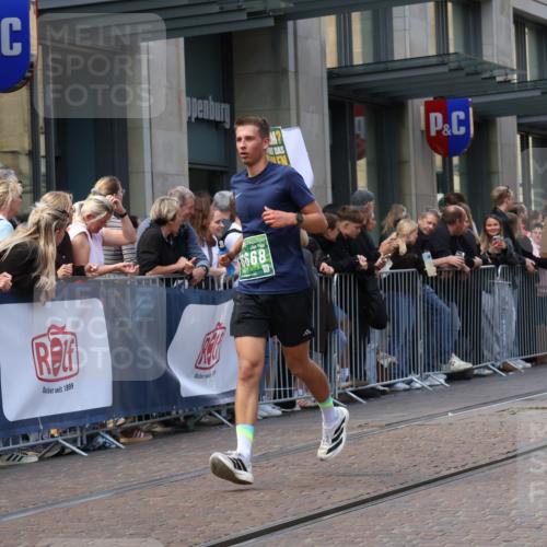 13.09.2026 - 21. swb-Marathon Bremen Strokosch-Dieckow http://msf.ph/oto/10431750 13.09.2026 13:11:31 Ziel 826, 863, 2444, 4368, 4651, 4698, 5521, 5585, 5893, 6059, 6668, 8996, 9398, 13055, 382, 1349, 2087, 3440, 3448, 3899, 6274, 7109, 8474, 8982, 9291, 9618, 9762 meine-sportfotos.de