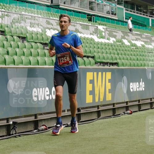 13.09.2026 - 21. swb-Marathon Bremen Michael Burmester http://msf.ph/oto/10431778 13.09.2026 12:28:01 Laufen im Stadion 103, 238, 358, 420, 553, 574, 649, 719, 959, 1161, 1253, 1256, 1352, 1391, 1428, 1525, 1724, 1783, 1917, 2032, 3662, 4264, 149, 289, 798, 814, 1313, 1483, 1490, 1544, 1567 meine-sportfotos.de