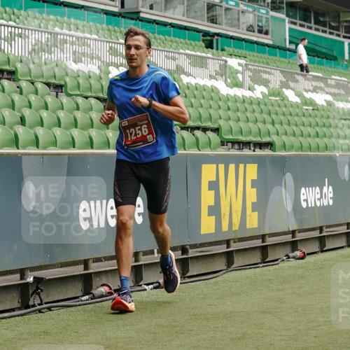 13.09.2026 - 21. swb-Marathon Bremen Michael Burmester http://msf.ph/oto/10431786 13.09.2026 12:28:01 Laufen im Stadion 103, 238, 358, 420, 553, 574, 649, 719, 959, 1161, 1253, 1256, 1352, 1391, 1428, 1525, 1724, 1783, 1917, 2032, 3662, 4264, 149, 289, 798, 814, 1313, 1483, 1490, 1544, 1567 meine-sportfotos.de