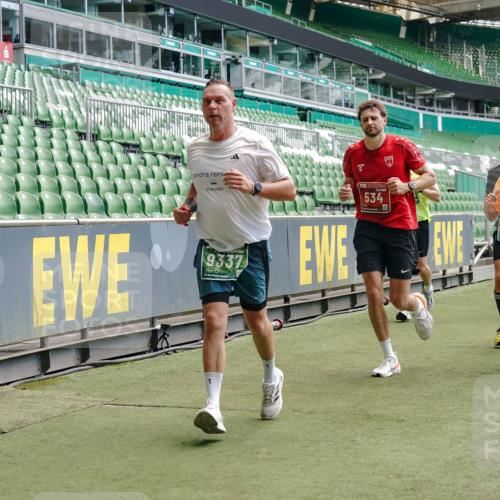 13.09.2026 - 21. swb-Marathon Bremen Michael Burmester http://msf.ph/oto/10431817 13.09.2026 13:04:25 Laufen im Stadion 178, 209, 210, 488, 534, 536, 565, 596, 725, 762, 881, 940, 1014, 1239, 1307, 1343, 1373, 1456, 1458, 1479, 1611, 1627, 1649, 1653, 1656, 1687, 1771, 1780, 1914, 1932, 1941, 2023, 2089, 2126, 2223, 2369, 2430, 2434, 2452, 2513, 2602, 2625, 2723, 2851, 2867, 2872, 2891, 2910, 2919, 2934, 2957, 2959, 2977, 3028, 3135, 3217, 3320, 3343, 3360, 3402, 3419, 3425, 3454, 3460, 3510, 3521, 3579, 3597, 3618, 3796, 3846, 3859, 3909, 4077, 242 meine-sportfotos.de