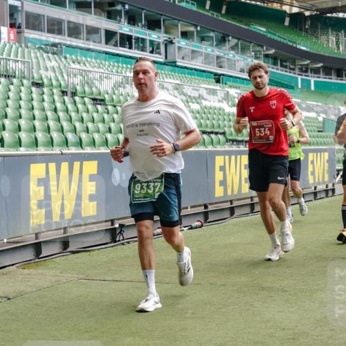 13.09.2026 - 21. swb-Marathon Bremen Michael Burmester http://msf.ph/oto/10431829 13.09.2026 13:04:25 Laufen im Stadion 178, 209, 210, 488, 534, 536, 565, 596, 725, 762, 881, 940, 1014, 1239, 1307, 1343, 1373, 1456, 1458, 1479, 1611, 1627, 1649, 1653, 1656, 1687, 1771, 1780, 1914, 1932, 1941, 2023, 2089, 2126, 2223, 2369, 2430, 2434, 2452, 2513, 2602, 2625, 2723, 2851, 2867, 2872, 2891, 2910, 2919, 2934, 2957, 2959, 2977, 3028, 3135, 3217, 3320, 3343, 3360, 3402, 3419, 3425, 3454, 3460, 3510, 3521, 3579, 3597, 3618, 3796, 3846, 3859, 3909, 4077, 242 meine-sportfotos.de