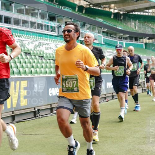 13.09.2026 - 21. swb-Marathon Bremen Michael Burmester http://msf.ph/oto/10431917 13.09.2026 13:04:27 Laufen im Stadion 178, 209, 210, 488, 534, 536, 565, 596, 725, 762, 881, 940, 1014, 1239, 1307, 1343, 1373, 1456, 1458, 1479, 1627, 1649, 1653, 1656, 1687, 1771, 1780, 1914, 1932, 1941, 2023, 2089, 2126, 2223, 2369, 2430, 2434, 2452, 2513, 2602, 2625, 2723, 2742, 2764, 2851, 2867, 2872, 2891, 2910, 2919, 2934, 2957, 2959, 2977, 2985, 3028, 3135, 3217, 3320, 3343, 3360, 3402, 3419, 3425, 3454, 3460, 3510, 3521, 3579, 3597, 3618, 3796, 3846, 3859, 3909, 4077, 242 meine-sportfotos.de