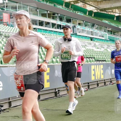 13.09.2026 - 21. swb-Marathon Bremen Michael Burmester http://msf.ph/oto/10431939 13.09.2026 13:29:16 Laufen im Stadion 111, 171, 220, 422, 476, 478, 685, 729, 754, 767, 829, 925, 986, 1079, 1217, 1220, 1242, 1270, 1298, 1325, 1384, 1496, 1615, 1633, 1634, 1741, 1777, 1886, 1958, 2238, 2263, 2326, 2365, 2436, 2449, 2472, 2502, 2546, 2574, 2593, 2738, 2740, 2743, 2830, 2862, 2868, 2924, 2991, 3020, 3053, 3061, 3129, 3154, 3238, 3274, 3286, 3321, 3361, 3563, 3589, 3594, 3595, 3605, 3678, 3694, 3755, 3758, 3798, 3826, 3853, 3898, 3929, 3953, 3965, 3971, 3987, 4011, 4056, 4108, 4238 meine-sportfotos.de