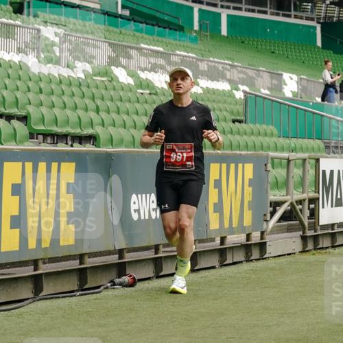 13.09.2026 - 21. swb-Marathon Bremen Michael Burmester http://msf.ph/oto/10431950 13.09.2026 12:28:15 Laufen im Stadion 103, 238, 358, 420, 553, 574, 649, 719, 959, 1161, 1253, 1256, 1352, 1391, 1428, 1525, 1724, 1783, 1917, 2032, 3662, 4264, 149, 289, 814, 968, 1313, 1483, 1490, 1544 meine-sportfotos.de
