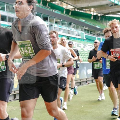 13.09.2026 - 21. swb-Marathon Bremen Michael Burmester http://msf.ph/oto/10432005 13.09.2026 13:04:30 Laufen im Stadion 178, 209, 210, 323, 488, 534, 536, 565, 596, 647, 725, 762, 881, 940, 1014, 1239, 1307, 1343, 1373, 1456, 1458, 1479, 1627, 1649, 1653, 1656, 1687, 1771, 1780, 1914, 1932, 1941, 2023, 2089, 2126, 2223, 2369, 2430, 2434, 2452, 2602, 2625, 2723, 2742, 2764, 2851, 2867, 2872, 2891, 2910, 2919, 2934, 2957, 2959, 2977, 2985, 3028, 3030, 3135, 3217, 3320, 3343, 3360, 3402, 3419, 3425, 3454, 3460, 3510, 3521, 3579, 3597, 3618, 3796, 3846, 3859, 3909, 242 meine-sportfotos.de
