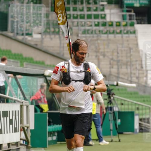 13.09.2026 - 21. swb-Marathon Bremen Michael Burmester http://msf.ph/oto/10432007 13.09.2026 12:28:24 Laufen im Stadion 103, 238, 358, 420, 553, 574, 649, 719, 959, 1161, 1253, 1256, 1352, 1391, 1428, 1525, 1724, 1783, 1917, 2032, 3662, 4264, 149, 289, 447, 814, 968, 1313, 1483, 1490, 1544, 2044 meine-sportfotos.de