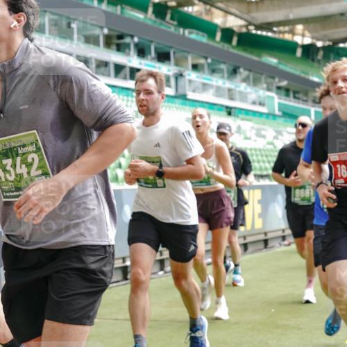 13.09.2026 - 21. swb-Marathon Bremen Michael Burmester http://msf.ph/oto/10432034 13.09.2026 13:04:30 Laufen im Stadion 178, 209, 210, 323, 488, 534, 536, 565, 596, 647, 725, 762, 881, 940, 1014, 1239, 1307, 1343, 1373, 1456, 1458, 1479, 1627, 1649, 1653, 1656, 1687, 1771, 1780, 1914, 1932, 1941, 2023, 2089, 2126, 2223, 2369, 2430, 2434, 2452, 2602, 2625, 2723, 2742, 2764, 2851, 2867, 2872, 2891, 2910, 2919, 2934, 2957, 2959, 2977, 2985, 3028, 3030, 3135, 3217, 3320, 3343, 3360, 3402, 3419, 3425, 3454, 3460, 3510, 3521, 3579, 3597, 3618, 3796, 3846, 3859, 3909, 242 meine-sportfotos.de