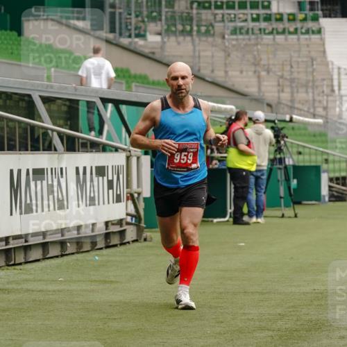 13.09.2026 - 21. swb-Marathon Bremen Michael Burmester http://msf.ph/oto/10432046 13.09.2026 12:28:33 Laufen im Stadion 103, 358, 420, 553, 574, 649, 719, 858, 934, 959, 1161, 1253, 1256, 1352, 1391, 1428, 1525, 1724, 1783, 1917, 2032, 3662, 4264, 149, 289, 447, 814, 968, 1187, 1313, 1544, 2044, 2143 meine-sportfotos.de