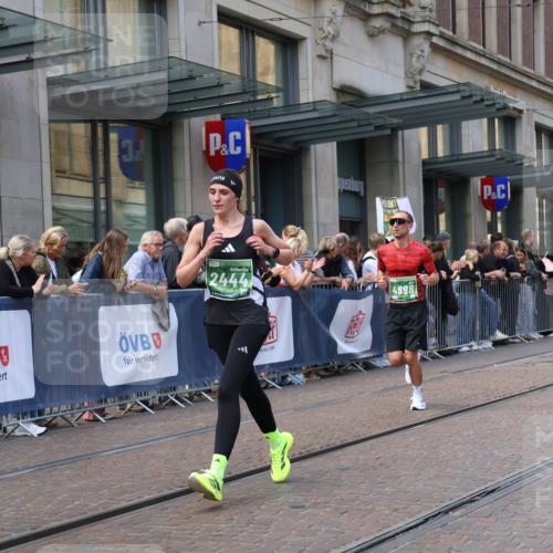 13.09.2026 - 21. swb-Marathon Bremen Strokosch-Dieckow http://msf.ph/oto/10432051 13.09.2026 13:11:44 Ziel 493, 826, 863, 2444, 2447, 2820, 3336, 3703, 4283, 4368, 4698, 5521, 5893, 5940, 6107, 6668, 6739, 7621, 9398, 13013, 382, 3899, 4651, 5585, 6059, 7109, 8982, 8996, 13055 meine-sportfotos.de