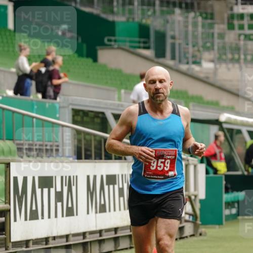 13.09.2026 - 21. swb-Marathon Bremen Michael Burmester http://msf.ph/oto/10432064 13.09.2026 12:28:35 Laufen im Stadion 103, 358, 420, 553, 574, 649, 719, 858, 934, 959, 1161, 1253, 1256, 1352, 1391, 1428, 1525, 1724, 1783, 1917, 2032, 3662, 4264, 149, 289, 447, 814, 968, 1187, 1313, 1544, 2044, 2143 meine-sportfotos.de