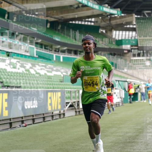 13.09.2026 - 21. swb-Marathon Bremen Michael Burmester http://msf.ph/oto/10432071 13.09.2026 10:23:26 Laufen im Stadion 10235, 10302, 10341, 10441, 10520, 10575, 10592, 10618, 10782, 10926, 11042, 11127, 11143, 11198, 11201, 11227, 11338, 11373, 11426, 11454, 11628, 11713, 11721, 11779, 11895, 11903, 11944, 12003, 12053, 12144, 12209, 12246, 12339, 12370, 12395, 12404, 12468, 12469, 12477, 12538, 13507, 13513, 13519, 13520, 13535, 13539, 13553, 13556, 13559, 13563, 13566, 13580, 13584, 13586, 13587, 13616, 13641, 13642, 10366, 10475, 11481, 11652, 13530, 13534, 13541 meine-sportfotos.de