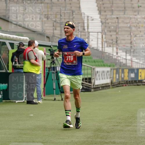 13.09.2026 - 21. swb-Marathon Bremen Michael Burmester http://msf.ph/oto/10432099 13.09.2026 12:28:41 Laufen im Stadion 358, 420, 520, 547, 553, 574, 649, 719, 858, 934, 959, 1161, 1253, 1256, 1352, 1391, 1428, 1525, 1724, 1783, 1917, 2032, 3662, 4264, 149, 447, 814, 968, 1187, 1313, 1544, 1840, 2044, 2143 meine-sportfotos.de
