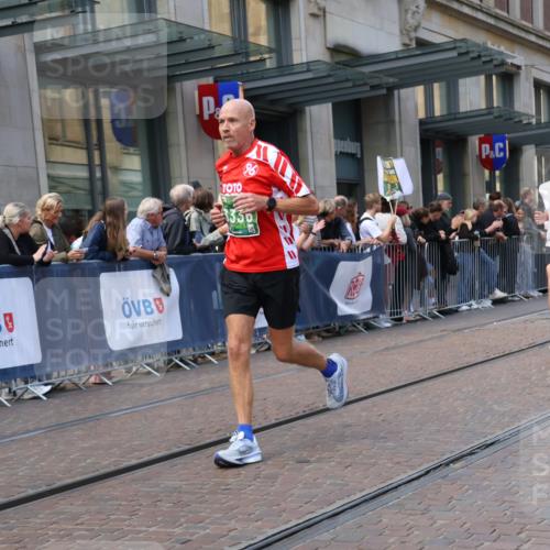13.09.2026 - 21. swb-Marathon Bremen Strokosch-Dieckow http://msf.ph/oto/10432106 13.09.2026 13:11:47 Ziel 493, 863, 2444, 2447, 2820, 3336, 3703, 3830, 4283, 4698, 5521, 5893, 5940, 6107, 6739, 7521, 7621, 13013, 382, 826, 4368, 4651, 5585, 6059, 6668, 7109, 8982, 8996, 9398, 13055 meine-sportfotos.de