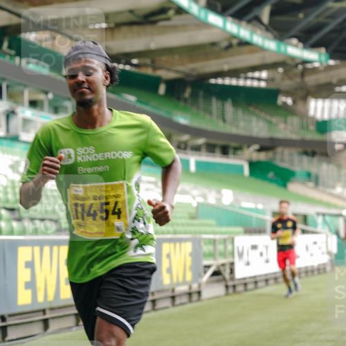 13.09.2026 - 21. swb-Marathon Bremen Michael Burmester http://msf.ph/oto/10432107 13.09.2026 10:23:27 Laufen im Stadion 10235, 10302, 10341, 10441, 10520, 10575, 10592, 10618, 10782, 10926, 11042, 11127, 11143, 11198, 11201, 11227, 11338, 11373, 11426, 11454, 11628, 11713, 11721, 11779, 11895, 11903, 11944, 12003, 12053, 12144, 12209, 12246, 12339, 12370, 12395, 12404, 12468, 12469, 12477, 12538, 13507, 13513, 13519, 13520, 13535, 13539, 13553, 13556, 13559, 13563, 13566, 13580, 13584, 13586, 13587, 13616, 13641, 13642, 10366, 10475, 11481, 11652, 13530, 13534, 13541 meine-sportfotos.de