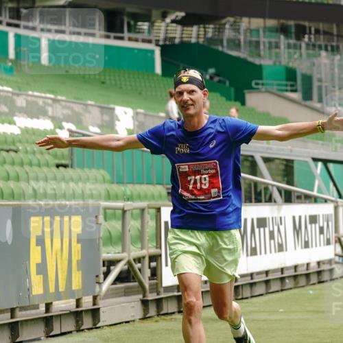 13.09.2026 - 21. swb-Marathon Bremen Michael Burmester http://msf.ph/oto/10432156 13.09.2026 12:28:46 Laufen im Stadion 358, 420, 520, 547, 553, 574, 649, 719, 858, 934, 959, 1161, 1253, 1256, 1352, 1391, 1428, 1525, 1724, 1783, 1917, 2032, 3662, 4264, 149, 447, 814, 968, 1187, 1313, 1544, 1840, 2044, 2143 meine-sportfotos.de