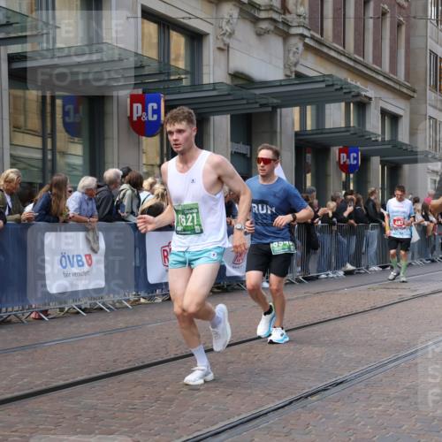 13.09.2026 - 21. swb-Marathon Bremen Strokosch-Dieckow http://msf.ph/oto/10432182 13.09.2026 13:11:52 Ziel 493, 2444, 2447, 2820, 3336, 3362, 3703, 3830, 4283, 4698, 5940, 6107, 6739, 7328, 7521, 7621, 8981, 13013, 826, 863, 4368, 4651, 5521, 5585, 5893, 6059, 6668, 8982, 8996, 9398, 13055 meine-sportfotos.de