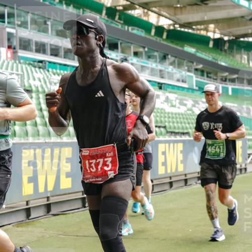 13.09.2026 - 21. swb-Marathon Bremen Michael Burmester http://msf.ph/oto/10432184 13.09.2026 13:04:35 Laufen im Stadion 178, 209, 210, 323, 488, 534, 536, 565, 596, 647, 725, 762, 881, 940, 1073, 1239, 1243, 1307, 1308, 1343, 1373, 1456, 1458, 1479, 1627, 1649, 1653, 1656, 1687, 1771, 1780, 1914, 1932, 1941, 2023, 2089, 2126, 2223, 2241, 2301, 2369, 2430, 2434, 2452, 2602, 2625, 2723, 2742, 2764, 2851, 2867, 2872, 2891, 2910, 2919, 2934, 2957, 2959, 2977, 2985, 3028, 3030, 3135, 3217, 3278, 3320, 3343, 3360, 3402, 3419, 3425, 3454, 3510, 3521, 3579, 3597, 3618, 3796, 3846, 3859, 3909, 242 meine-sportfotos.de