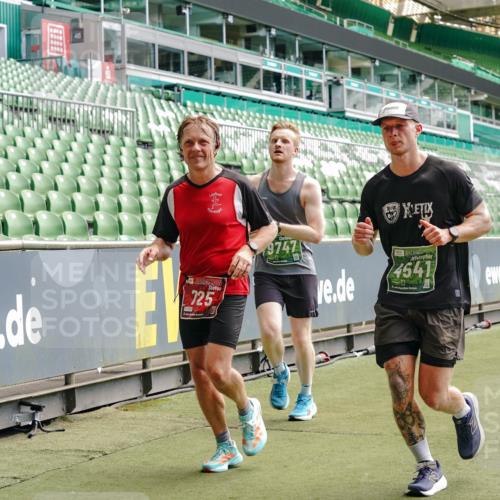 13.09.2026 - 21. swb-Marathon Bremen Michael Burmester http://msf.ph/oto/10432214 13.09.2026 13:04:35 Laufen im Stadion 178, 209, 210, 323, 488, 534, 536, 565, 596, 647, 725, 762, 881, 940, 1073, 1239, 1243, 1307, 1308, 1343, 1373, 1456, 1458, 1479, 1627, 1649, 1653, 1656, 1687, 1771, 1780, 1914, 1932, 1941, 2023, 2089, 2126, 2223, 2241, 2301, 2369, 2430, 2434, 2452, 2602, 2625, 2723, 2742, 2764, 2851, 2867, 2872, 2891, 2910, 2919, 2934, 2957, 2959, 2977, 2985, 3028, 3030, 3135, 3217, 3278, 3320, 3343, 3360, 3402, 3419, 3425, 3454, 3510, 3521, 3579, 3597, 3618, 3796, 3846, 3859, 3909, 242 meine-sportfotos.de