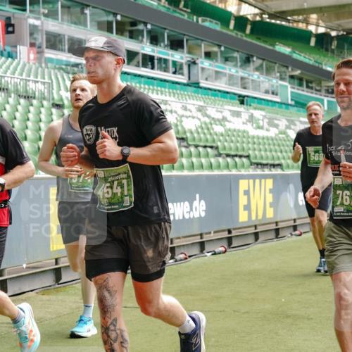 13.09.2026 - 21. swb-Marathon Bremen Michael Burmester http://msf.ph/oto/10432241 13.09.2026 13:04:36 Laufen im Stadion 178, 209, 210, 323, 488, 534, 536, 565, 596, 647, 725, 762, 881, 940, 1073, 1239, 1243, 1307, 1308, 1343, 1373, 1456, 1458, 1479, 1627, 1649, 1653, 1656, 1687, 1771, 1780, 1914, 1932, 1941, 2023, 2089, 2126, 2223, 2241, 2301, 2369, 2430, 2434, 2452, 2602, 2625, 2723, 2742, 2764, 2851, 2867, 2872, 2891, 2910, 2919, 2934, 2957, 2959, 2977, 2985, 3028, 3030, 3135, 3217, 3278, 3320, 3343, 3360, 3402, 3419, 3425, 3454, 3510, 3521, 3579, 3597, 3618, 3796, 3846, 3859, 3909, 242 meine-sportfotos.de
